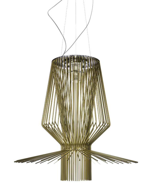 Suspension Allegro de Foscarini disposée dans un fond blanc. Cette dernière est composée d'aluminium vernis et de métal chromé et est composée d'une couleur or.